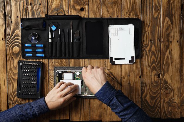 profitez de notre service de réparation tablette gratuite et redonnez vie à votre appareil ! nos experts s'occupent de toutes les marques et modèles, garantissant un diagnostic rapide et des solutions efficaces. ne laissez pas une panne vous freiner, faites réparer votre tablette sans frais!