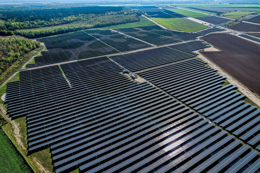 découvrez solaireleader, votre référence en solutions d'énergie solaire pour maisons centrales. profitez de notre expertise pour transformer votre habitation en un espace éco-responsable et économiquement avantageux grâce à nos systèmes solaires innovants.