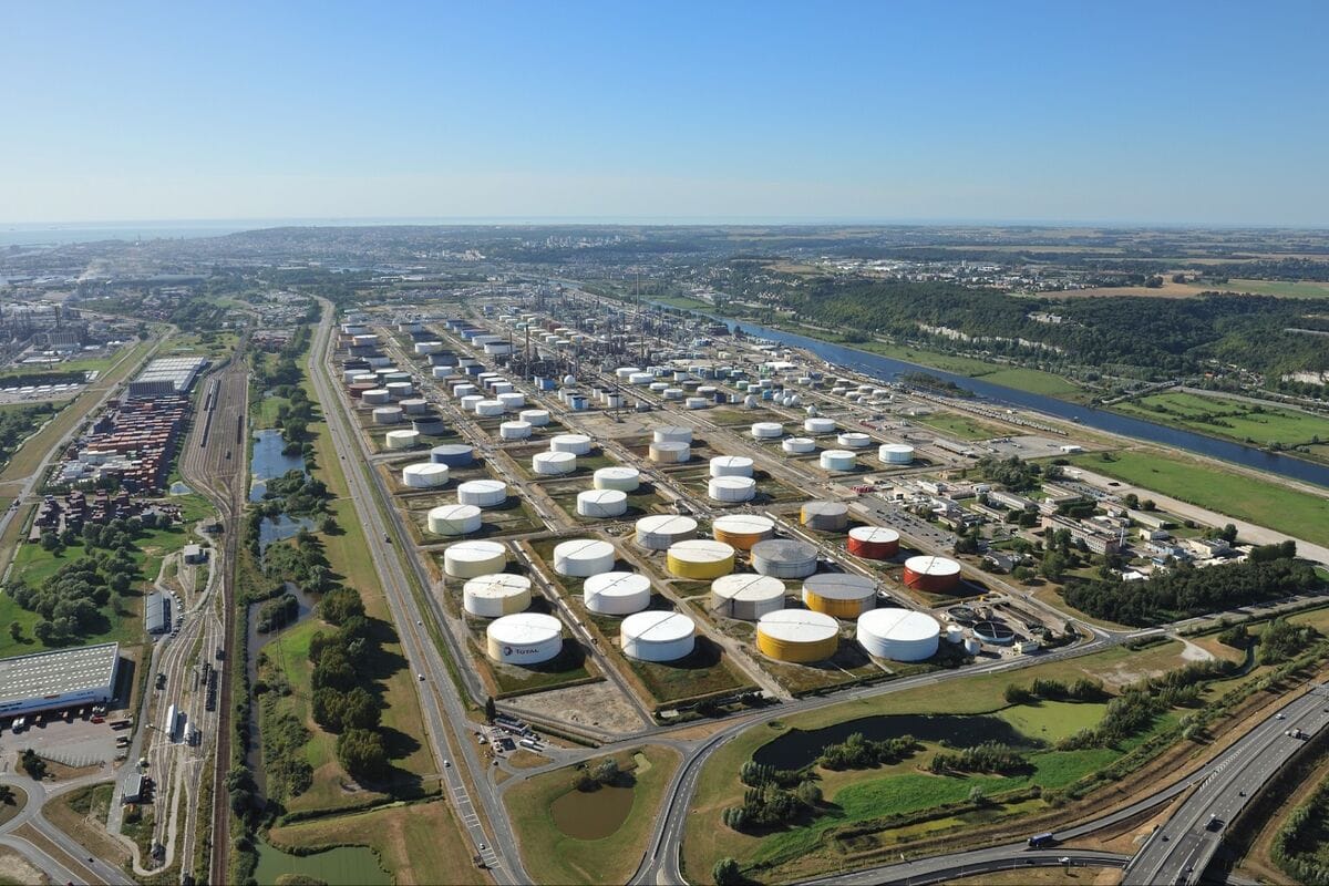 découvrez la stratégie verte de totalenergies, visant à promouvoir la transition énergétique durable grâce à des initiatives innovantes et responsables, orientées vers la protection de l'environnement et la lutte contre le changement climatique.