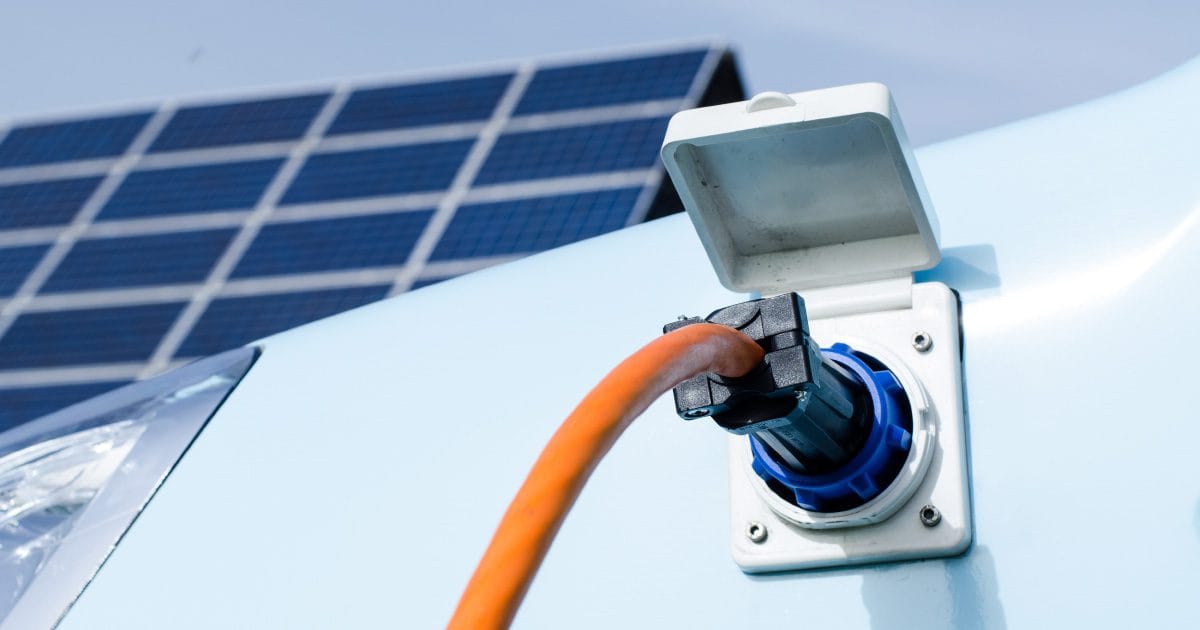 découvrez comment la synergie entre voitures électriques et systèmes photovoltaïques peut révolutionner votre consommation énergétique. optimisez vos économies tout en contribuant à un avenir durable grâce à l'intégration des énergies renouvelables dans votre quotidien.
