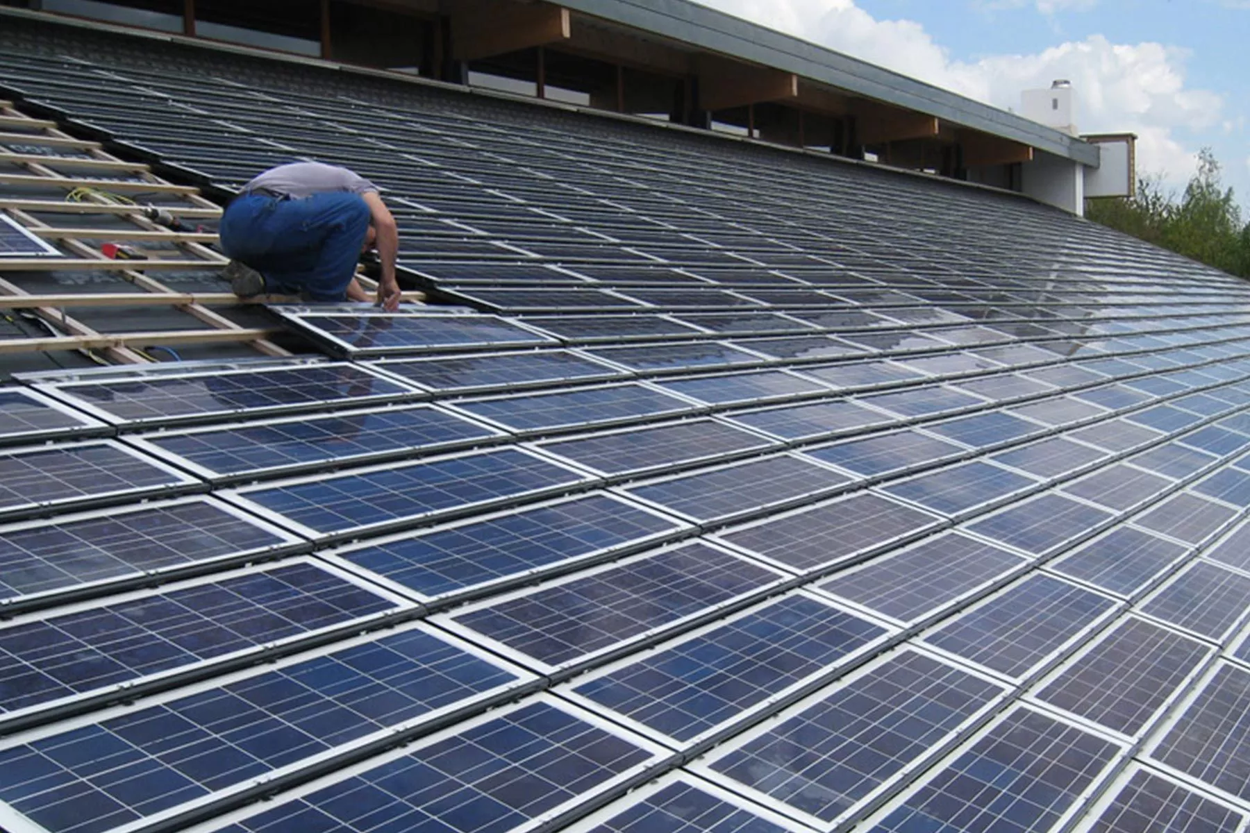 découvrez les avantages des toits solaires, une solution écologique et économique pour produire votre propre énergie. optez pour une installation solaire qui réduit vos factures d'électricité et contribue à la protection de l'environnement.