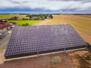 découvrez comment investir dans une toiture photovoltaïque rentable peut réduire vos factures d'énergie tout en contribuant à la transition énergétique. profitez des avantages financiers et environnementaux d'une installation solaire efficace et durable.