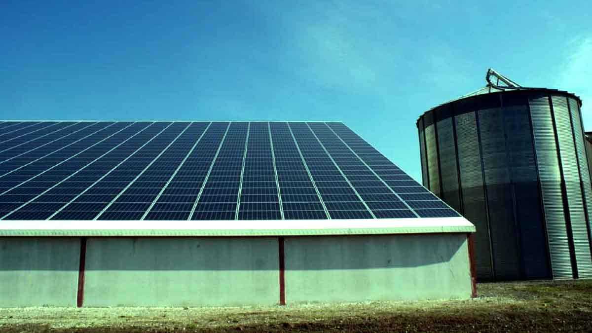 découvrez comment bénéficier d'une toiture solaire gratuite pour réduire vos factures d'énergie tout en préservant l'environnement. profitez d'installations photovoltaïques sans coût grâce à des aides financières et des partenariats innovants.