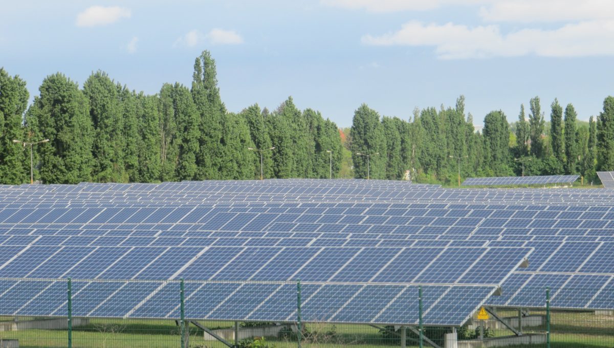 découvrez comment la transition solaire transforme notre avenir énergétique. explorez les technologies innovantes, les avantages environnementaux et les solutions durables pour une consommation d'énergie responsable et respectueuse de la planète.