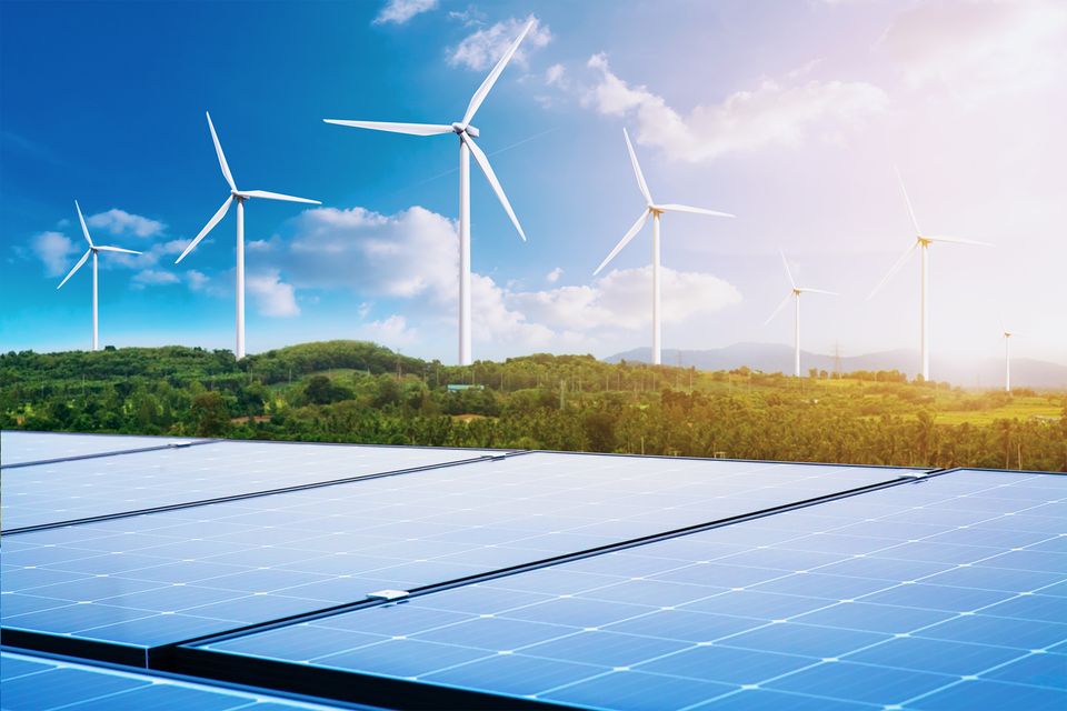 découvrez la transition solaire : une aventure vers des énergies renouvelables durables, réduisant notre dépendance aux combustibles fossiles et promouvant un avenir respectueux de l'environnement.