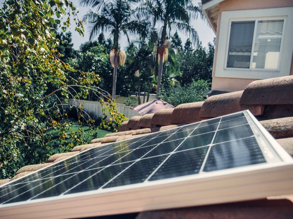 découvrez comment la valeur des maisons équipées de panneaux photovoltaïques est impactée par les économies d'énergie et les avantages écologiques. optimisez votre investissement immobilier tout en contribuant à la transition énergétique.