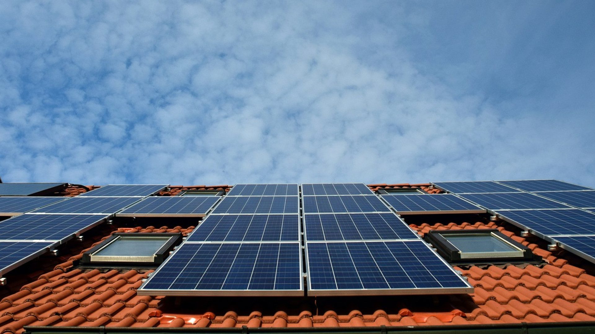 découvrez comment les panneaux solaires peuvent générer des économies significatives sur vos factures d'énergie. adoptez une solution écologique et rentable pour votre maison tout en contribuant à la transition énergétique.