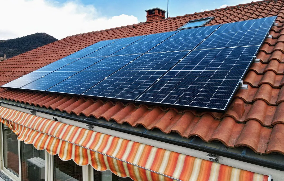 découvrez comment les panneaux solaires peuvent transformer votre foyer en une source d'énergie durable et économique. apprenez les avantages, les installations et les astuces pour maximiser votre consommation d'énergie solaire.