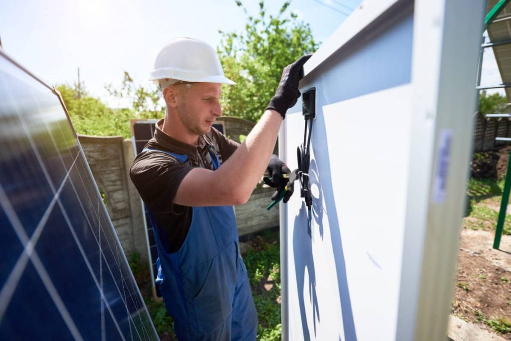 découvrez comment choisir le meilleur convertisseur photovoltaïque pour optimiser votre installation solaire. comparez les options, évaluez les performances et garantissez un rendement énergétique maximal.