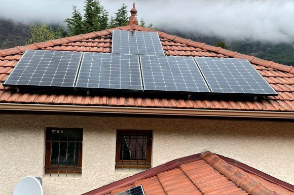 obtenez votre devis gratuit pour une batterie solaire adaptée à vos besoins. comparez les prix et choisissez la solution énergétique durable qui vous convient le mieux.