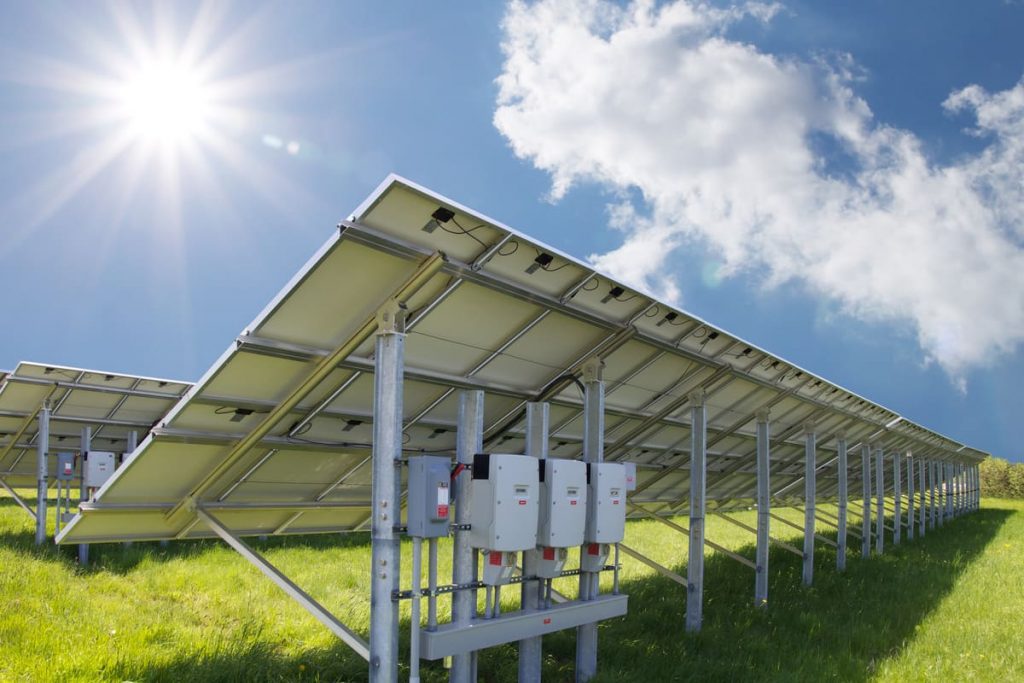 découvrez notre gamme d'onduleurs solaires qui optimisent la conversion d'énergie pour vos installations photovoltaïques. fiables, efficaces et adaptés à tous vos besoins énergétiques, nos onduleurs vous garantissent une performance optimale tout en contribuant à un avenir durable.