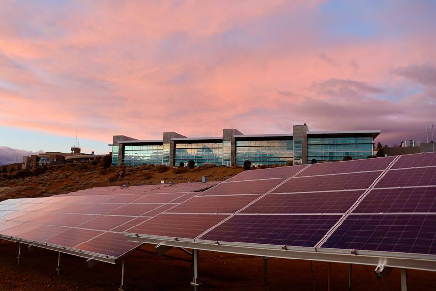découvrez comment les initiatives solaires peuvent transformer votre entreprise en alliant écologie et rentabilité. explorez les nombreux bienfaits d'une transition vers les énergies renouvelables, des économies d'énergie substantielles à l'amélioration de votre image de marque.