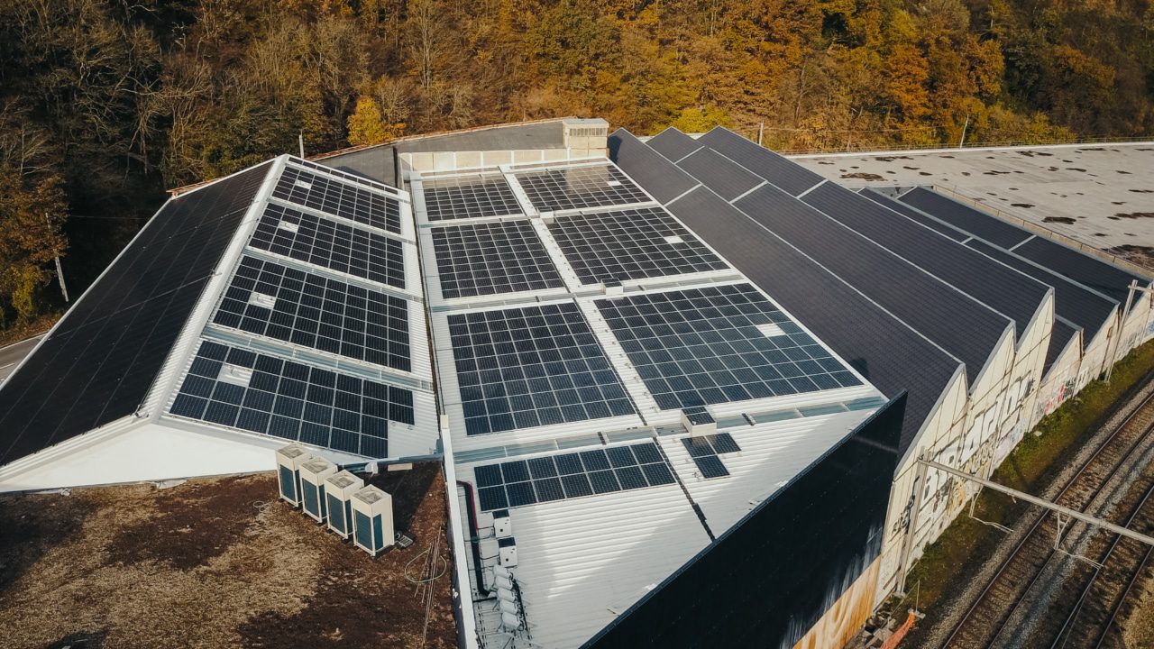 découvrez comment optimiser votre budget photovoltaïque pour maximiser l'efficacité de votre installation solaire. apprenez à évaluer les coûts, à anticiper les économies d'énergie et à bénéficier des aides financières disponibles pour rendre votre projet accessible et rentable.