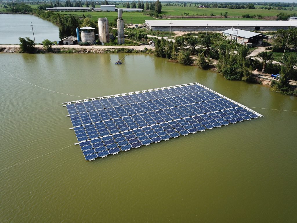 découvrez les centrales solaires flottantes, une innovation durable alliant énergie renouvelable et préservation des ressources en eau. optimisez l'efficacité énergétique tout en minimisant l'empreinte écologique.