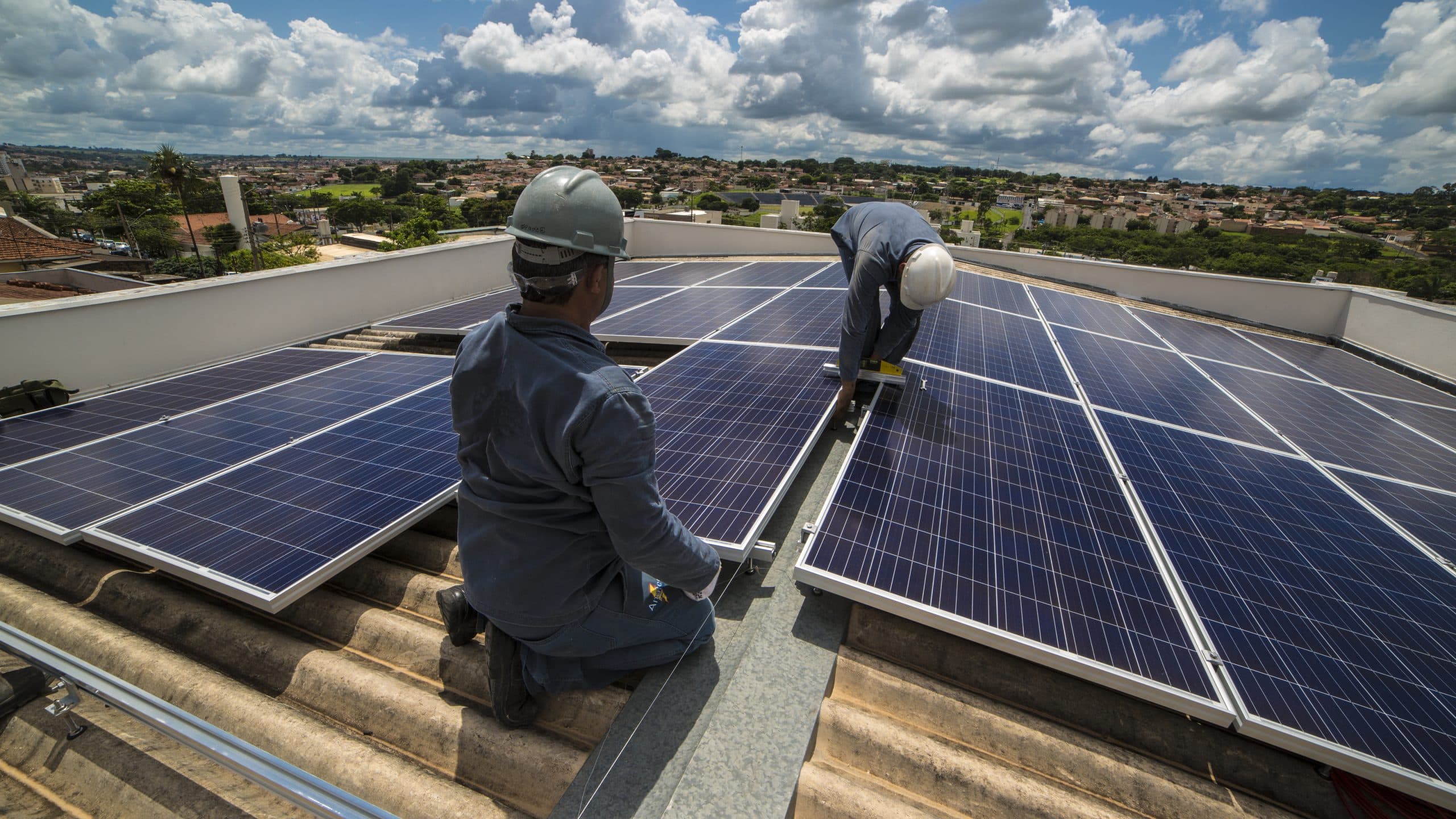 découvrez comment choisir le bon installateur solaire pour votre projet. obtenez des conseils pratiques, comparez les offres et assurez-vous de profiter d'une installation efficace et rentable de vos panneaux solaires.
