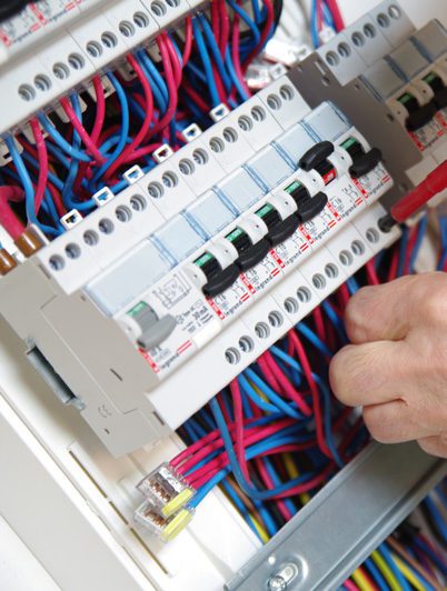 obtenez votre devis électricien à paris en quelques clics ! comparez les tarifs, choisissez un professionnel qualifié et bénéficiez d'un service rapide et efficace pour tous vos travaux d'électricité.