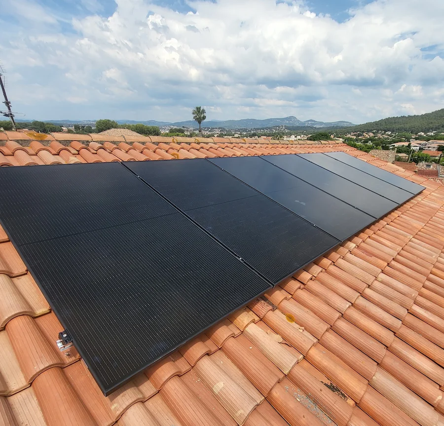 découvrez les avantages de l'énergie photovoltaïque, une solution durable et économique pour produire votre propre électricité. apprenez comment les panneaux solaires transforment la lumière du soleil en énergie propre, contribuant ainsi à la préservation de l'environnement tout en réduisant vos factures d'électricité.