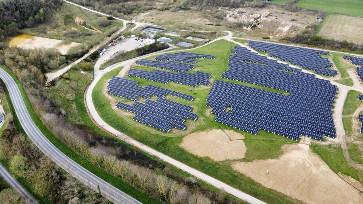 découvrez des solutions de financement adaptées pour votre projet photovoltaïque. optimisez vos investissements en énergie solaire grâce à des options flexibles et des conseils d'experts pour une transition énergétique réussie.