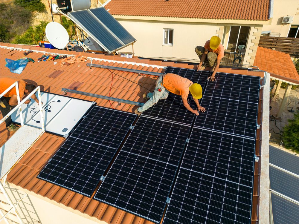 découvrez notre formation photovoltaïque complète pour devenir un expert dans l'installation et la maintenance de systèmes solaires. apprenez les meilleures pratiques, les réglementations en vigueur et les technologies innovantes pour optimiser l'usage de l'énergie solaire. inscrivez-vous dès aujourd'hui et participez à la transition énergétique!