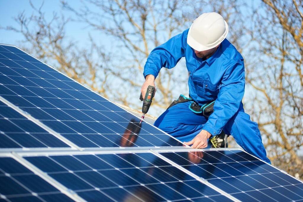découvrez notre formation photovoltaïque complète qui vous permettra d'acquérir les compétences nécessaires pour concevoir, installer et entretenir des systèmes solaires. de l'initiation aux techniques avancées, formez-vous auprès d'experts et participez à la transition énergétique.
