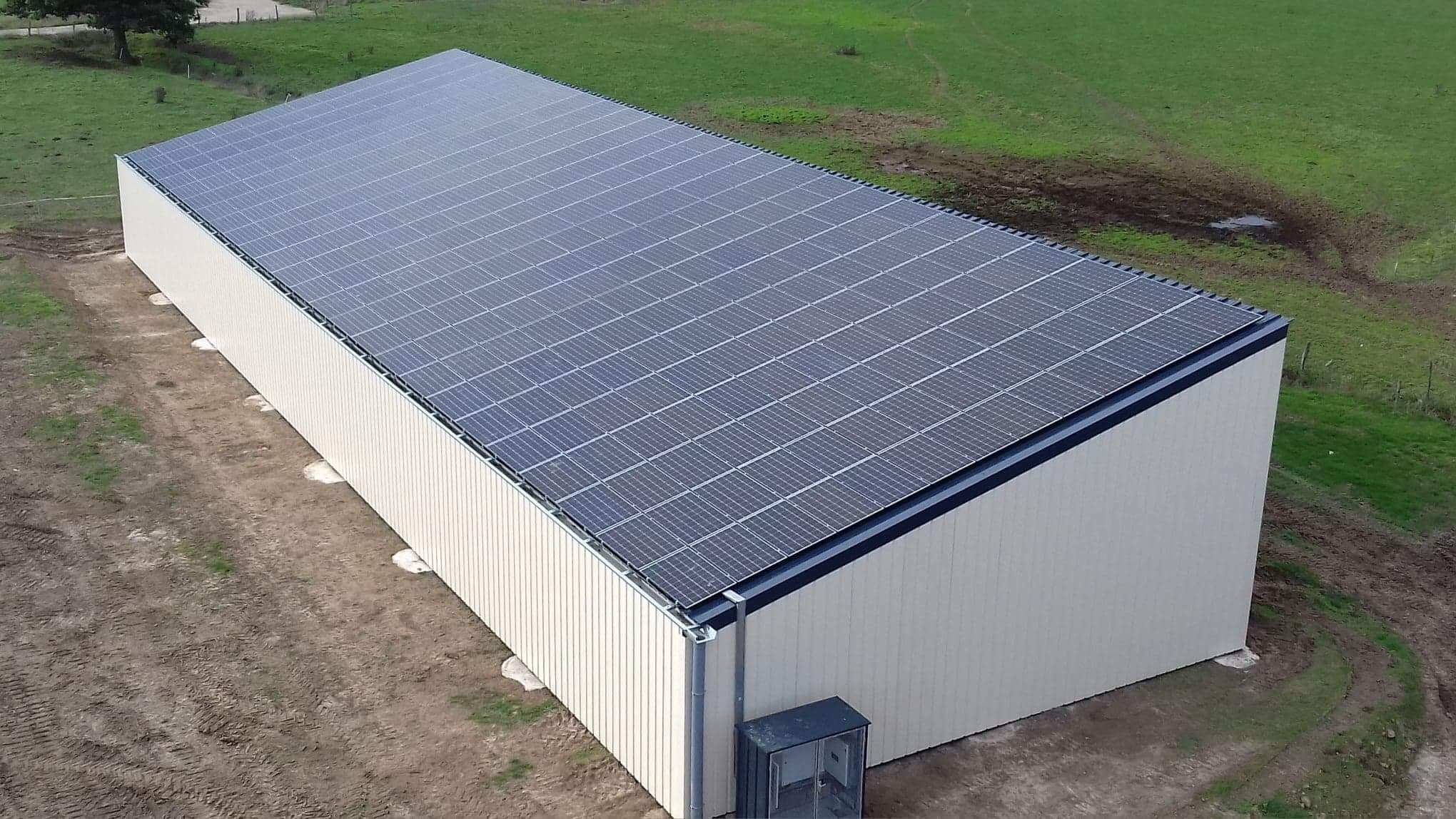 découvrez les avantages du hangar photovoltaïque, une solution durable et innovante pour produire de l'énergie solaire tout en optimisant vos espaces de stockage. alliez performance énergétique et réduction de l'empreinte carbone.