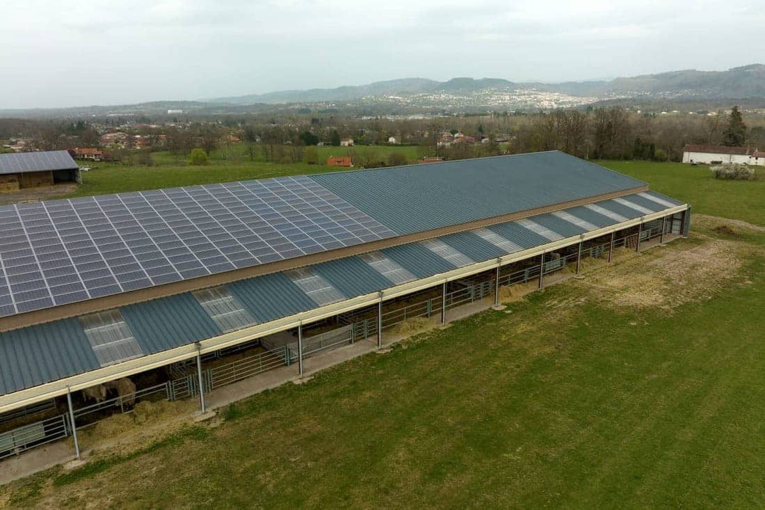découvrez comment obtenir un hangar photovoltaïque gratuit pour optimiser votre production d'énergie solaire. transformez votre espace en une source durable d'électricité tout en bénéficiant d'une installation sans frais. informez-vous dès maintenant sur les avantages et les démarches à suivre.