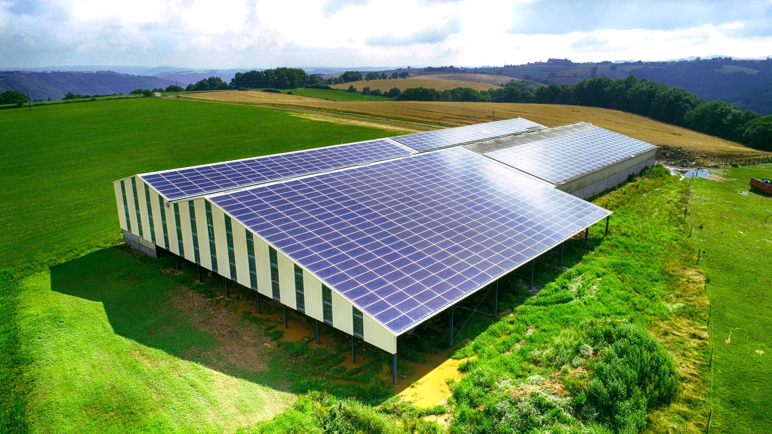 découvrez comment obtenir un hangar photovoltaïque gratuit pour optimiser l'énergie solaire et réduire vos coûts d'exploitation. profitez d'opportunités uniques d'investissement durable et transformez votre espace en une source d'énergie renouvelable.