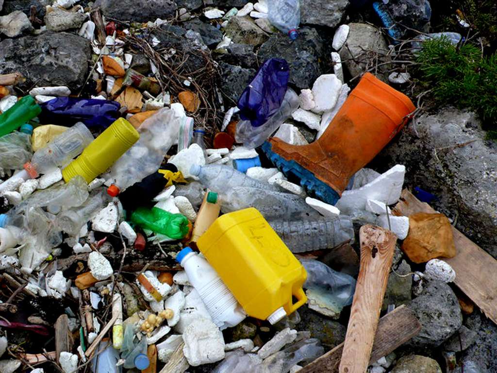 découvrez tout sur les incinérateurs de déchets nucléaires, leur fonctionnement, leur importance dans la gestion des déchets radioactifs, ainsi que les enjeux environnementaux et de sécurité associés. informez-vous sur les technologies innovantes et les réglementations en vigueur pour garantir un traitement sûr et efficace des déchets nucléaires.