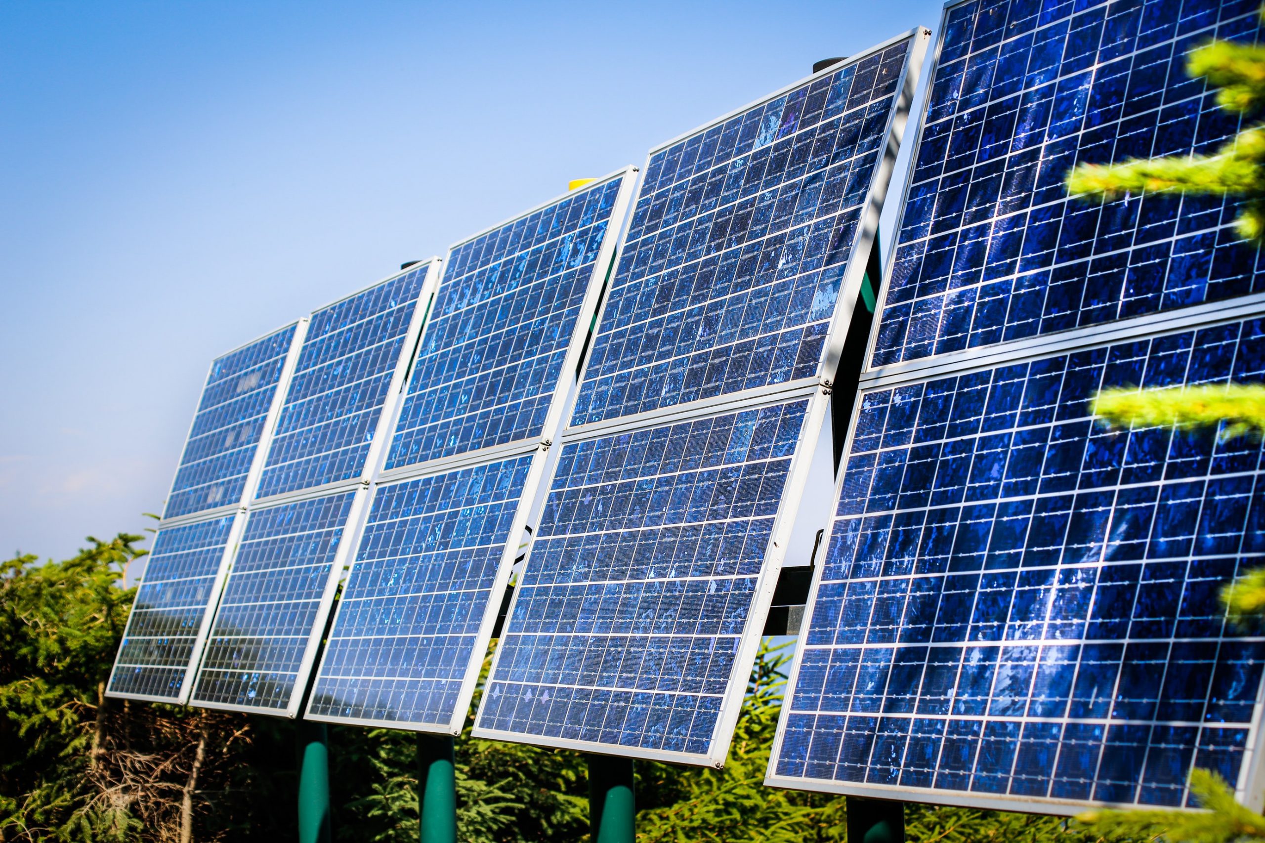 découvrez notre sélection des meilleurs panneaux solaires de 2023 ! comparez les performances, l'efficacité et les prix des modèles les plus récents pour faire le choix idéal et profiter d'énergie renouvelable tout en réduisant vos factures d'électricité.