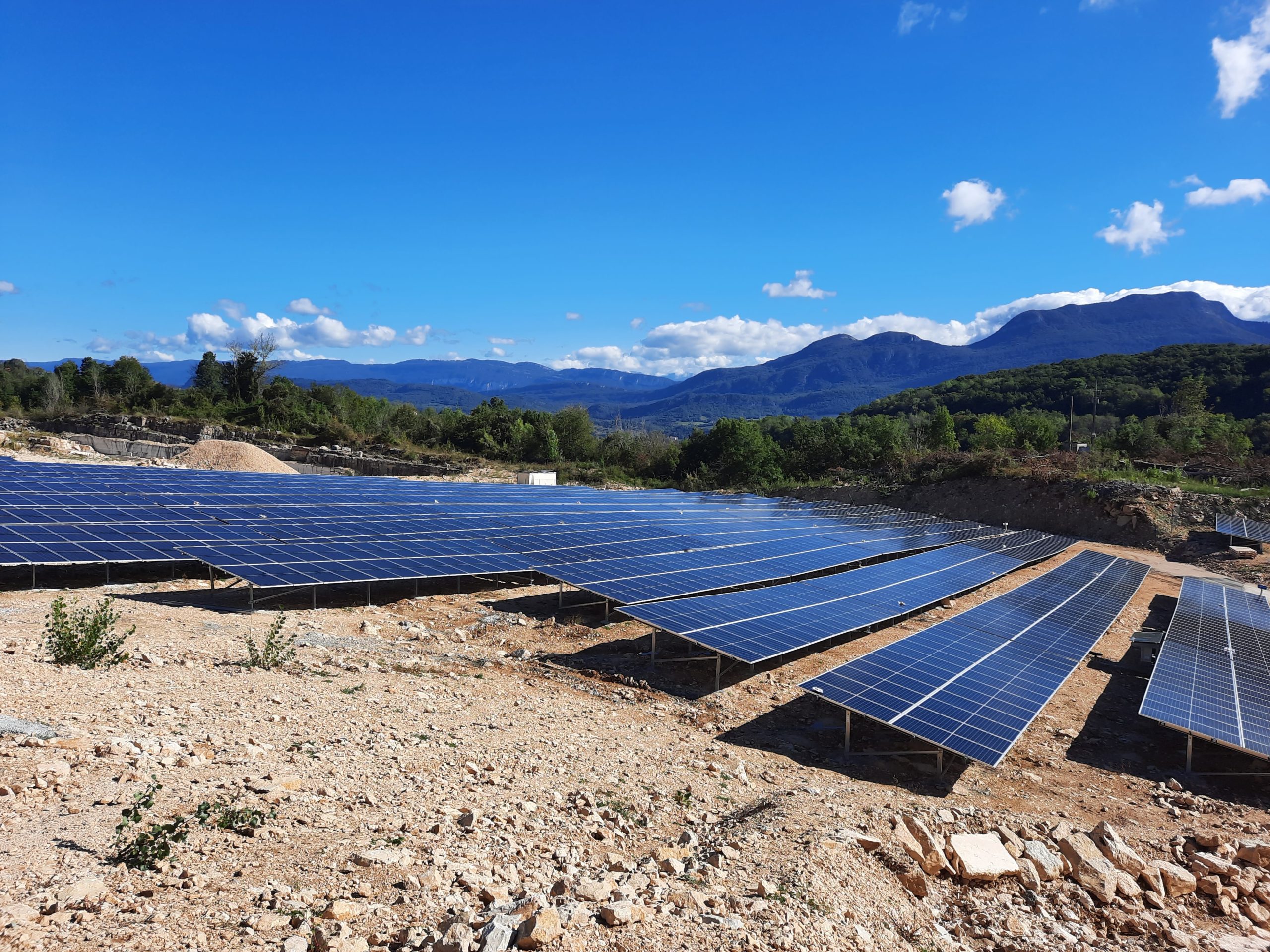 découvrez comment optimiser votre projet solaire collectif pour maximiser l'efficacité énergétique et réduire les coûts. découvrez les meilleures pratiques, les outils recommandés et les conseils d'experts pour réussir votre initiative solaire, tout en favorisant la collaboration au sein de votre communauté.