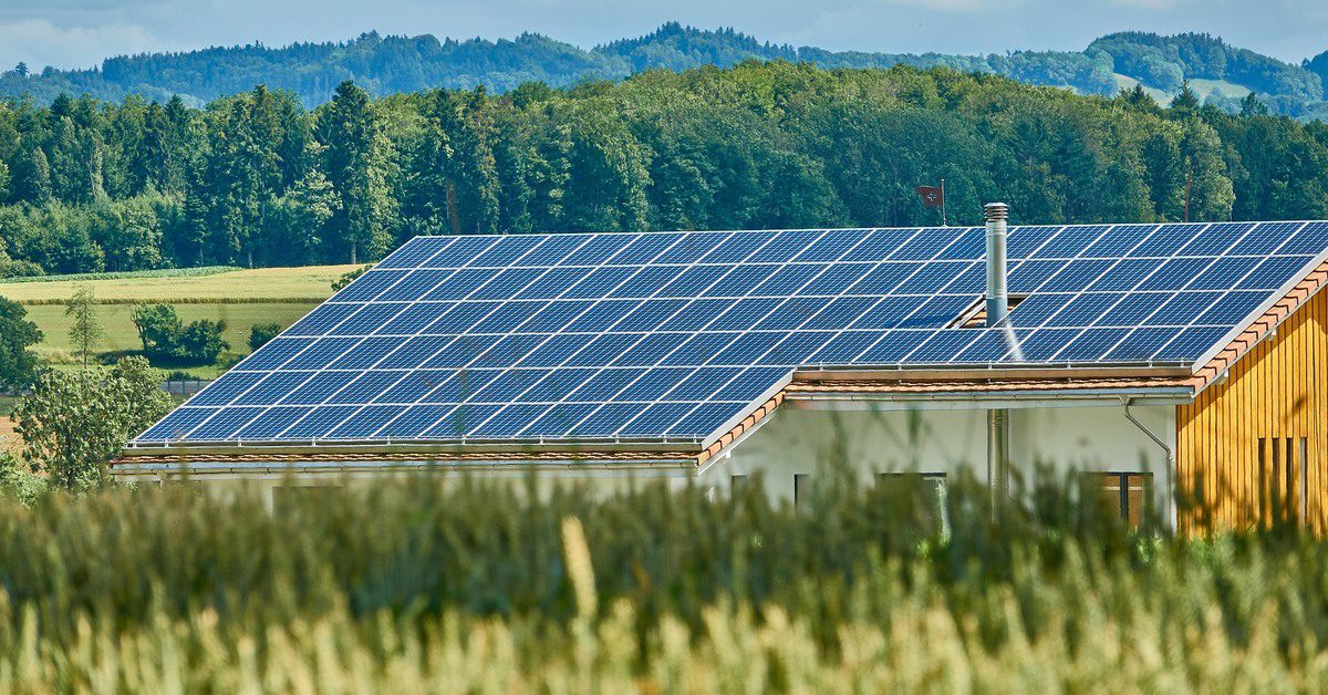 découvrez comment bénéficier de panneaux solaires gratuits grâce aux aides gouvernementales et aux programmes locaux. transformez votre maison en source d'énergie renouvelable sans frais d'installation et profitez des économies sur vos factures d'énergie.