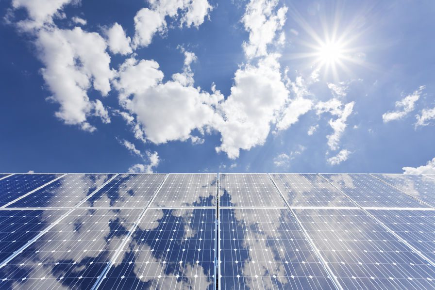 découvrez comment la pérovskite révolutionne l'énergie solaire grâce à ses propriétés uniques, offrant des solutions innovantes pour des panneaux solaires plus efficaces et accessibles. explorez les avancées scientifiques et les perspectives d'avenir de cette technologie prometteuse.