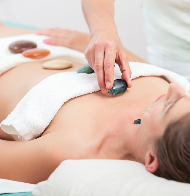 découvrez les bienfaits des pierres et cristaux en soins pour harmoniser votre bien-être. explorez nos conseils et techniques pour utiliser ces trésors de la nature dans votre quotidien.