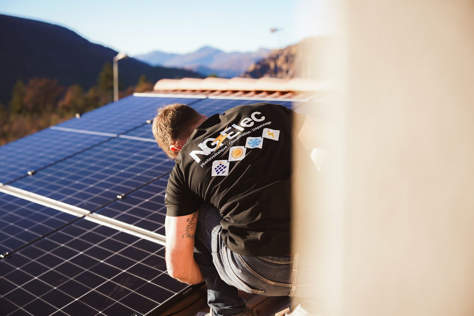 découvrez comment établir un budget photovoltaïque efficace pour votre projet d'énergie solaire. explorez les coûts, les aides financières et les économies potentielles pour rentabiliser votre investissement en énergie renouvelable.
