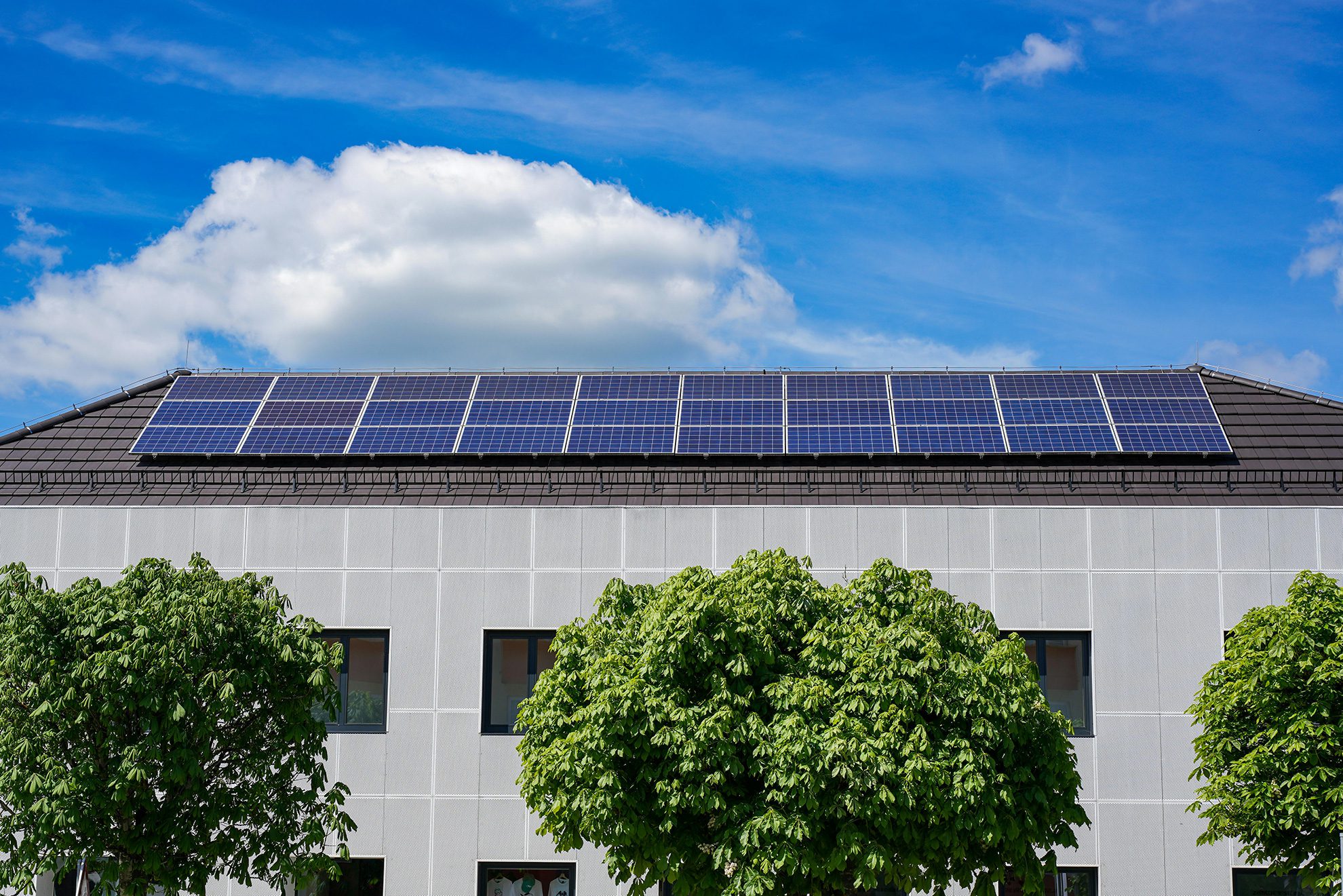 découvrez nos offres de réductions sur les systèmes photovoltaïques pour optimiser votre investissement énergétique. profitez de réductions exceptionnelles et engagez-vous dans une démarche éco-responsable tout en diminuant votre facture d'électricité.
