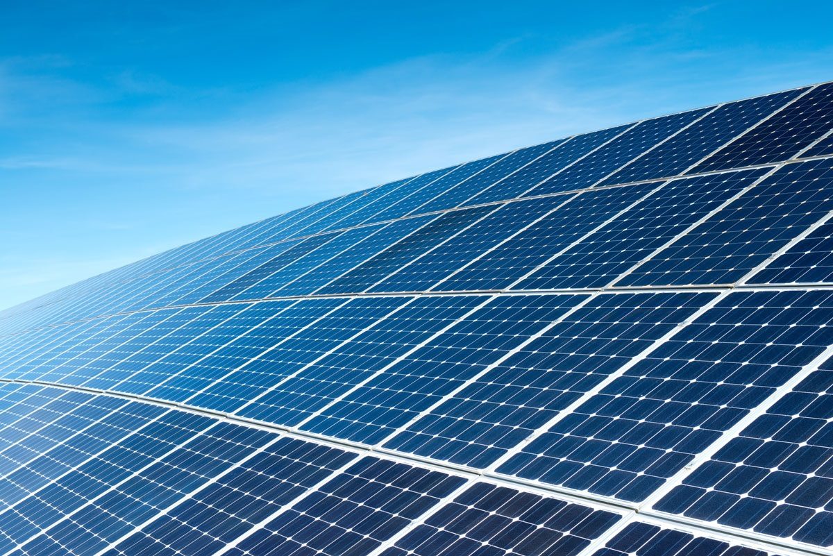 découvrez l'importance de la surface des panneaux photovoltaïques pour optimiser la production d'énergie solaire. apprenez comment la taille et l'efficacité des panneaux influencent vos économies d'énergie et votre impact environnemental.