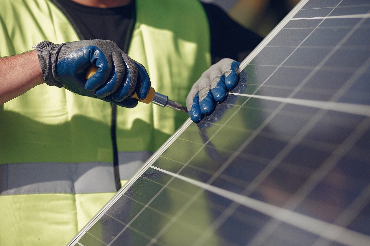 obtenez rapidement des devis personnalisés pour l'installation de panneaux photovoltaïques. comparez les offres, réalisez des économies d'énergie et transformez votre maison en une source d'énergie renouvelable. simplifiez votre projet grâce à nos conseils experts et à un service sur mesure.