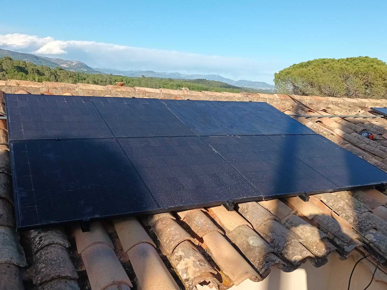 découvrez ensol, votre expert en panneaux photovoltaïques rge à roquevaire. profitez d'une énergie renouvelable fiable et durable grâce à nos solutions sur mesure. bénéficiez de notre savoir-faire pour une installation efficace et respectueuse de l'environnement.