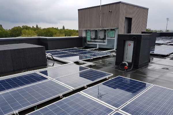 découvrez les avantages d'une centrale solaire sur votre toit-terrasse : production d'énergie renouvelable, économies sur vos factures d'électricité et valorisation de votre bien immobilier. optez pour une solution écologique et efficace tout en optimisant votre espace extérieur.