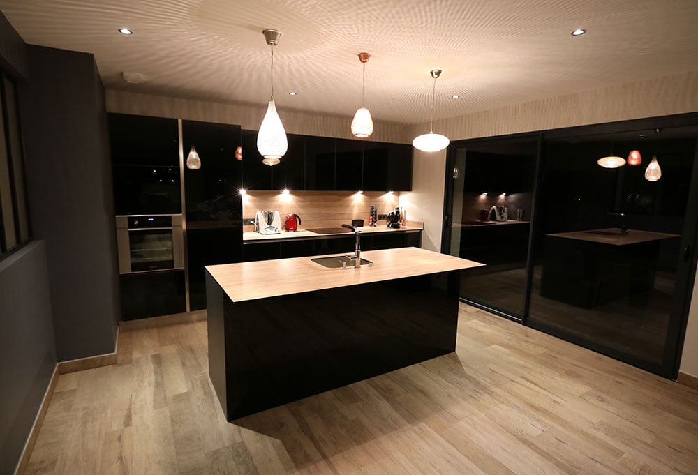 obtenez un devis personnalisé pour votre cuisine sur mesure. transformez votre espace culinaire grâce à des designs adaptés à vos besoins et à votre style. contactez-nous dès aujourd'hui pour un projet unique et sur mesure.