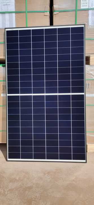 découvrez les panneaux solaires noirs : une solution esthétique et performante pour optimiser votre production d'énergie solaire. élégants et efficaces, ces panneaux s'intègrent parfaitement à tous les types d'architectures tout en offrant un rendement optimal.