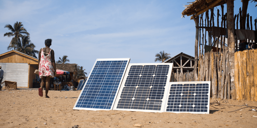 découvrez la première centrale solaire flottante en norvège, un projet innovant alliant durabilité et technologie. explorez comment cette initiative révolutionne la production d'énergie renouvelable en optimisant l'espace aquatique et en réduisant l'empreinte carbone.