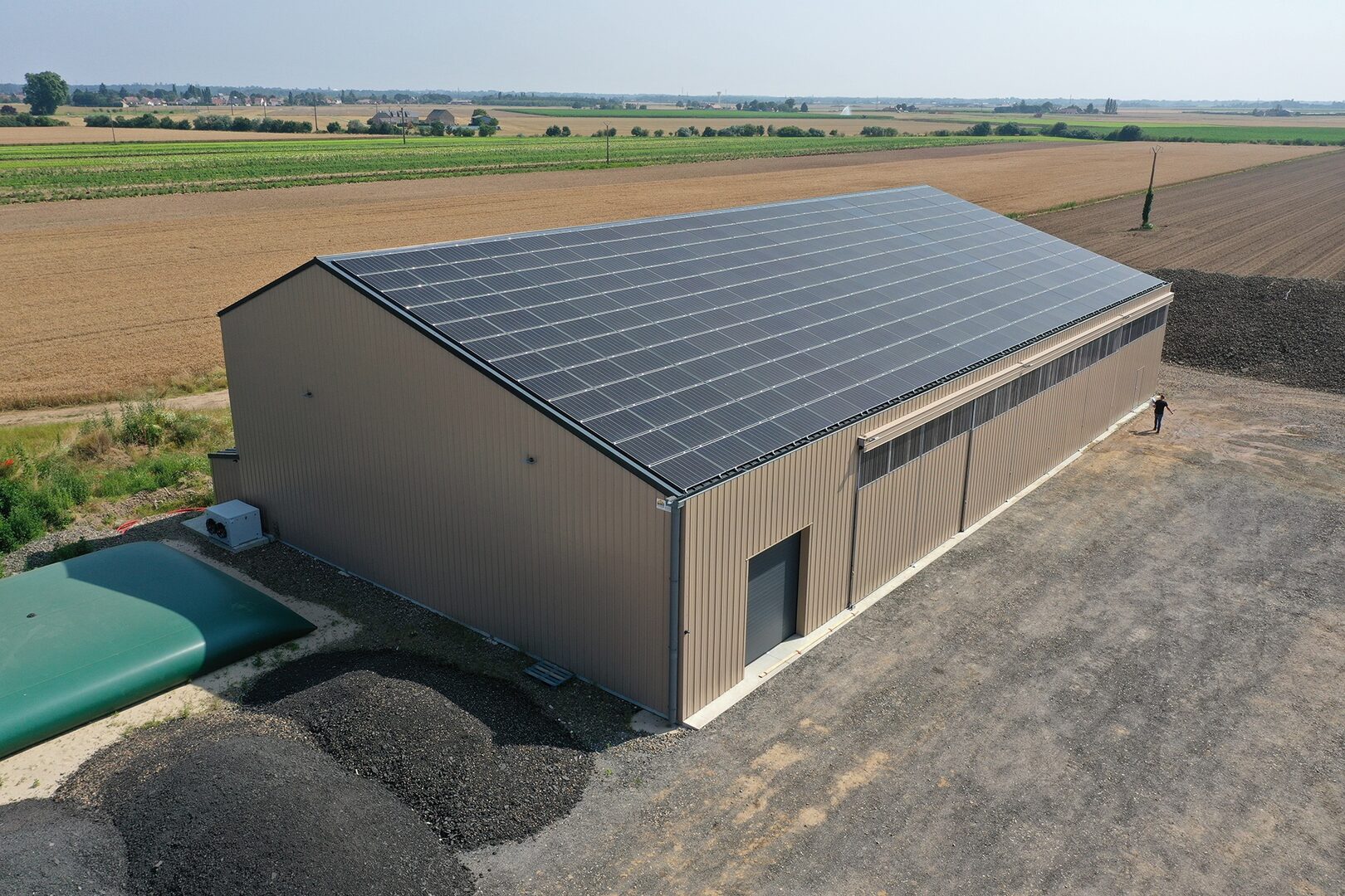 découvrez l'importance et les avantages des bâtiments photovoltaïques, qui intègrent des panneaux solaires pour produire de l'énergie renouvelable, réduire les factures d'électricité et contribuer à la protection de l'environnement.