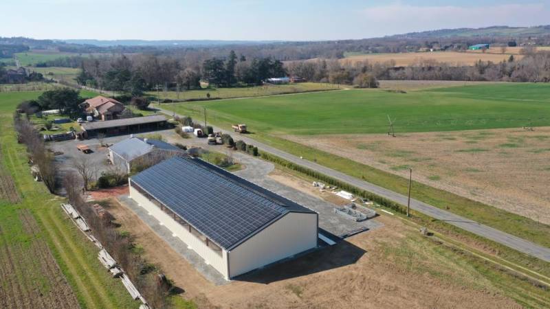 découvrez comment bénéficier d'un bâtiment photovoltaïque gratuit pour produire votre propre énergie solaire. profitez des aides et subventions disponibles pour réduire vos coûts tout en respectant l'environnement. transformez votre toiture en source d'énergie renouvelable dès aujourd'hui!