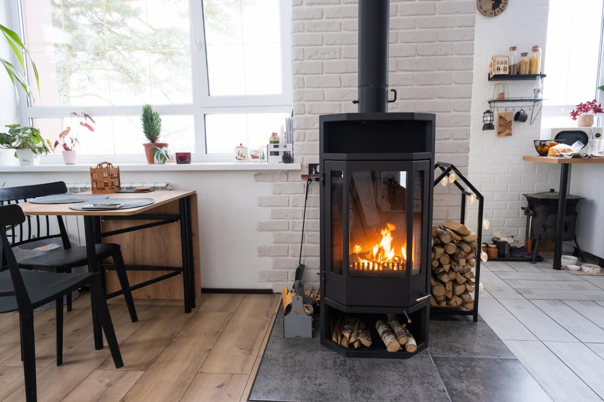 obtenez votre devis gratuit pour l'installation d'un poêle à bois. comparez les prix et choisissez la solution idéale pour chauffer votre maison tout en réduisant votre empreinte écologique.