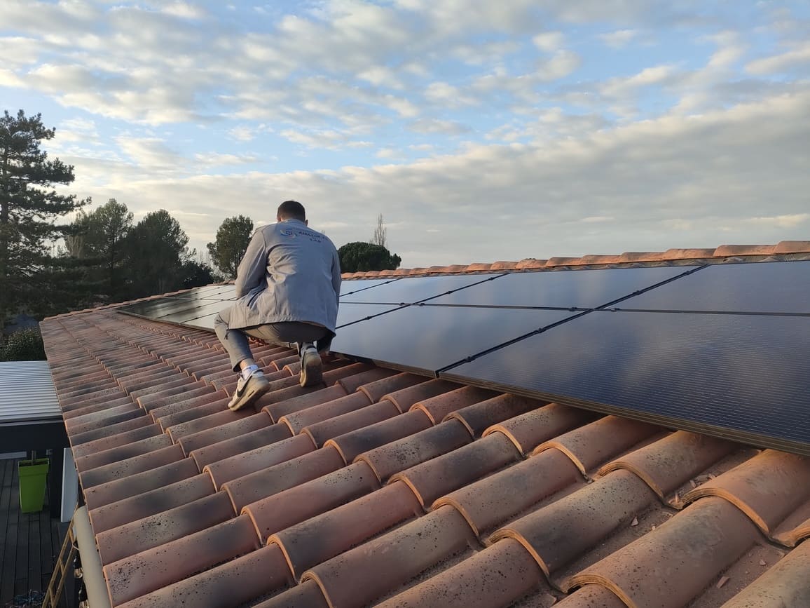 découvrez ensol, votre partenaire rge pour l'installation de panneaux photovoltaïques à aix-en-provence. profitez d'une énergie renouvelable, réduisez vos factures d'électricité et contribuez à la protection de l'environnement grâce à nos solutions sur mesure.