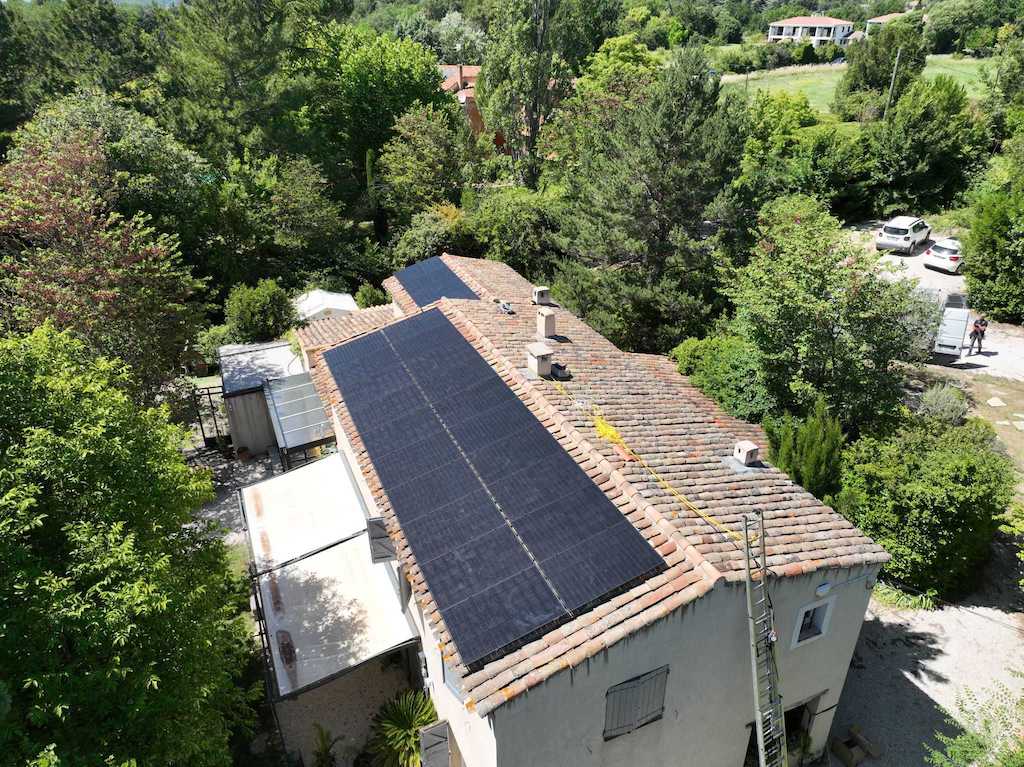 découvrez ensol, votre partenaire rge spécialisé dans l'installation de panneaux photovoltaïques à aix-en-provence. profitez de notre expertise pour optimiser votre production d'énergie renouvelable et réaliser des économies sur vos factures.