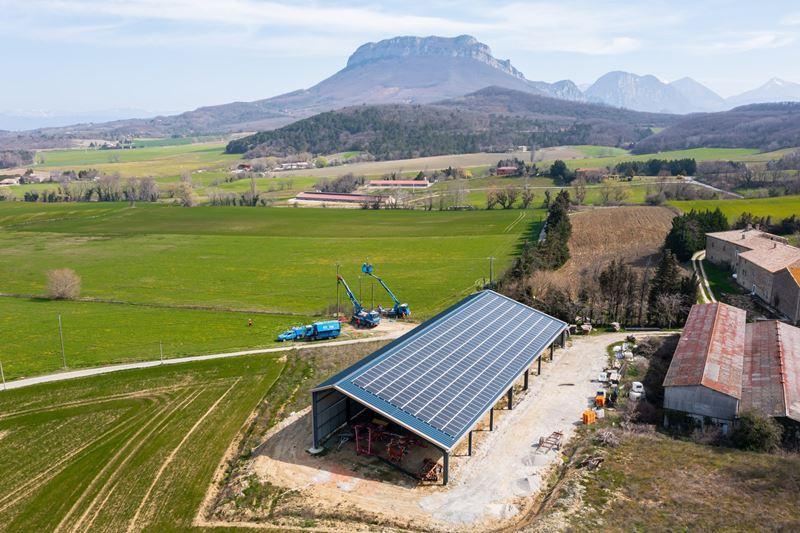 découvrez les avantages des panneaux solaires en auvergne-rhône-alpes. optez pour une énergie renouvelable et économisez sur votre facture d'électricité tout en préservant l'environnement grâce à des solutions adaptées à vos besoins.