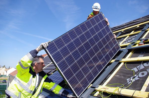 découvrez notre programme photovoltaïque qui vous permet de profiter de l'énergie solaire tout en réalisant des économies sur vos factures d'électricité. inscrivez-vous pour bénéficier de conseils personnalisés, d'installations adaptées et d'un suivi professionnel afin de maximiser votre production d'énergie renouvelable.