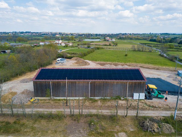 découvrez comment un bâtiment photovoltaïque peut devenir une solution rentable pour votre entreprise. maximisez vos économies d'énergie tout en contribuant à la transition énergétique grâce à des panneaux solaires adaptés à vos besoins.